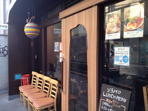 カフェ風な店内で「中華ソバ」という名のお料理をいただく。@ソラノイロ(japanese soup noodle free style) 半蔵門／麹町