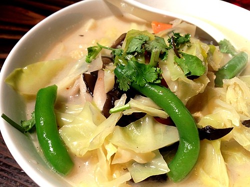 中国人の方がつくる刀削麺。さくっと食べたいときおすすめ。＠刀削麺 張家 麹町店