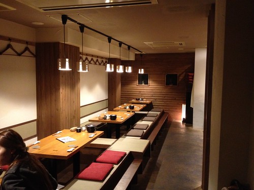 店内はこじんまりしています。@地もの酒場 吉乃坐(恵比寿)