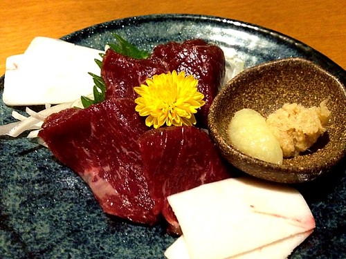 こちらのお店の馬刺は厚切りで美味しかった!@地もの酒場 吉乃坐(恵比寿)