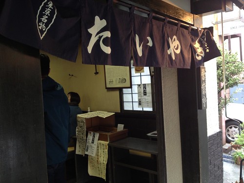 甘めのつぶあんと昔ながらの雰囲気が懐かしい。昭和レトロなたいやきやさん。＠たいやき わかば（四ツ谷）