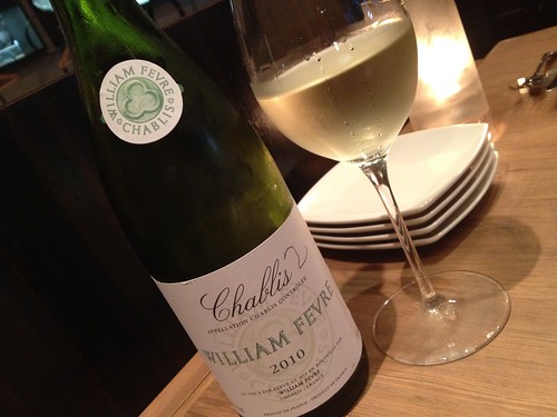 牡蠣をいただくのでやはりシャブリからスタート!@Oysterbar&Wine BELON (オイスターバー&ワイン ブロン)
