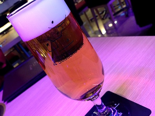 生ビール。コップいロゴがついているのね！＠4 Seasons LDK