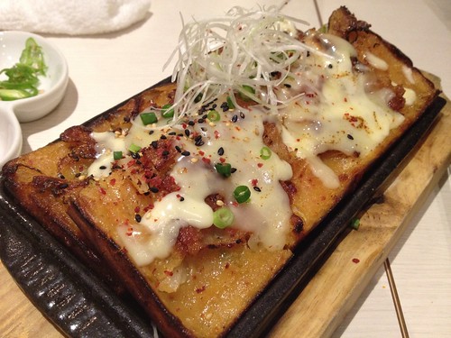 キムチチヂミにはなんとチーズが!@TEJI TOKYO 西新宿店