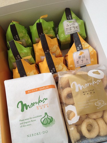 食べやすいリング状のまるいラスク。バター味はおやつに、ガーリック味はおつまみに。＠藤澤ねぼけ堂