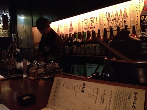 焼酎再発見！自分好みの焼酎と炭火焼き＆京風料理でシックに飲める大人のお店。＠やきとんに焼酎 路地（新宿３丁目）