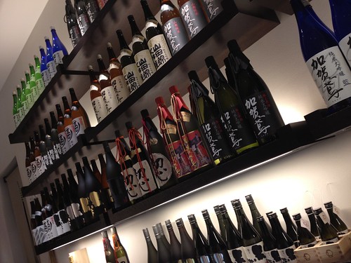 買い物帰りに気軽に地酒が飲めるのはいいが、酒肴の価格設定が残念。＠福光屋 東京ミッドタウン店 （フクミツヤ）