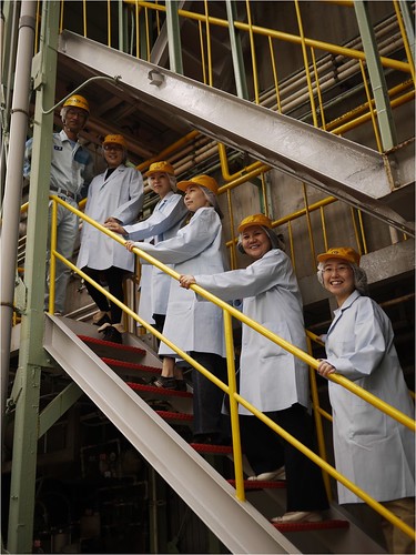 工場内に入る前に皆さんと＠東洋ガラス