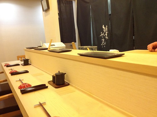 元大工の大将が握る絶品熟成ネタの数々。15貫の握りで勝負する通好みの店。＠鮨処やまだ（銀座）