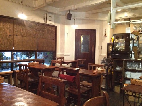 カフェのような居心地よい空間で気軽にカジュアルフレンチがいただけるお店。一人でもワインが進みます。@デュボワ（Dubois）幡ヶ谷