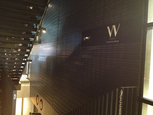 ワインショップと併設するワインバー。ワインのコスパは最高によいのですが、お料理はもうちょっと工夫の余地ありですね。@ダブリュー センガワ（W sengawa）