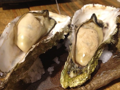 焼き牡蠣１個199円＠鰓呼吸 麻布十番商店街