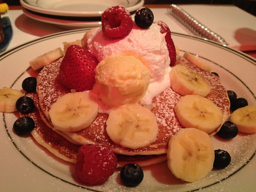 パンケーキ with ミックスフルーツ＆ホイップクリーム＠ザ スマイル