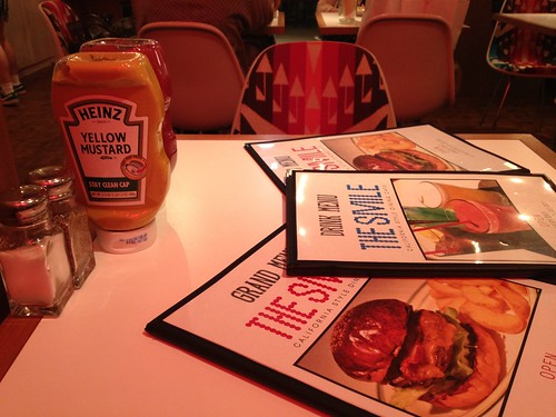 ルミネエストでいただくパンケーキ。ポップな店内とオシャレなメニューで女子の心を鷲掴み。＠ザ スマイル（THE SMILE）新宿