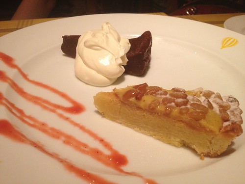 デザートは濃厚ガトーショコラと松の実とオレンジカスタードのタルト＠グー イタリアーノ 赤坂店