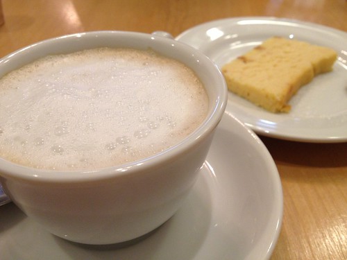 食後のカフェオレとデザート＠エピノウ