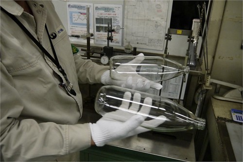 コーティングしていないビンにはキズが！＠日本山村ガラス東京工場