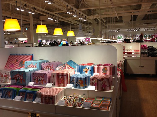 カラフルでかわいい生活雑貨がいっぱい！北欧デンマーク発の格安ショップが表参道にやってきた。＠フライング タイガー コペンハーゲン（Flying Tiger Copenhagen） 表参道ストア