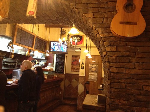 扉を開けるとそこはスペイン酒場。ちょい飲みで仕事モードからリラックスモードに気分転換。＠スペインバル ティオ・ダンジョウ（恵比寿）