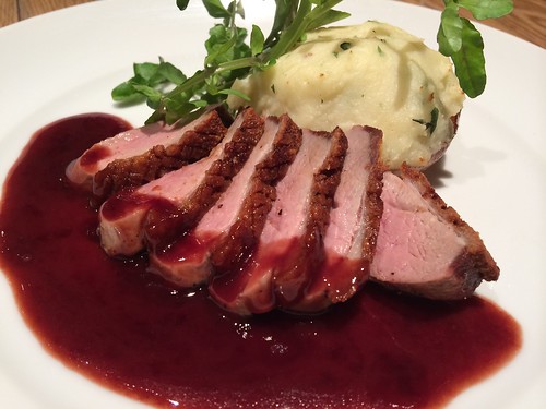 鴨胸肉ロースト　サングリアソース＠シェフズ ブイ 丸ビル店