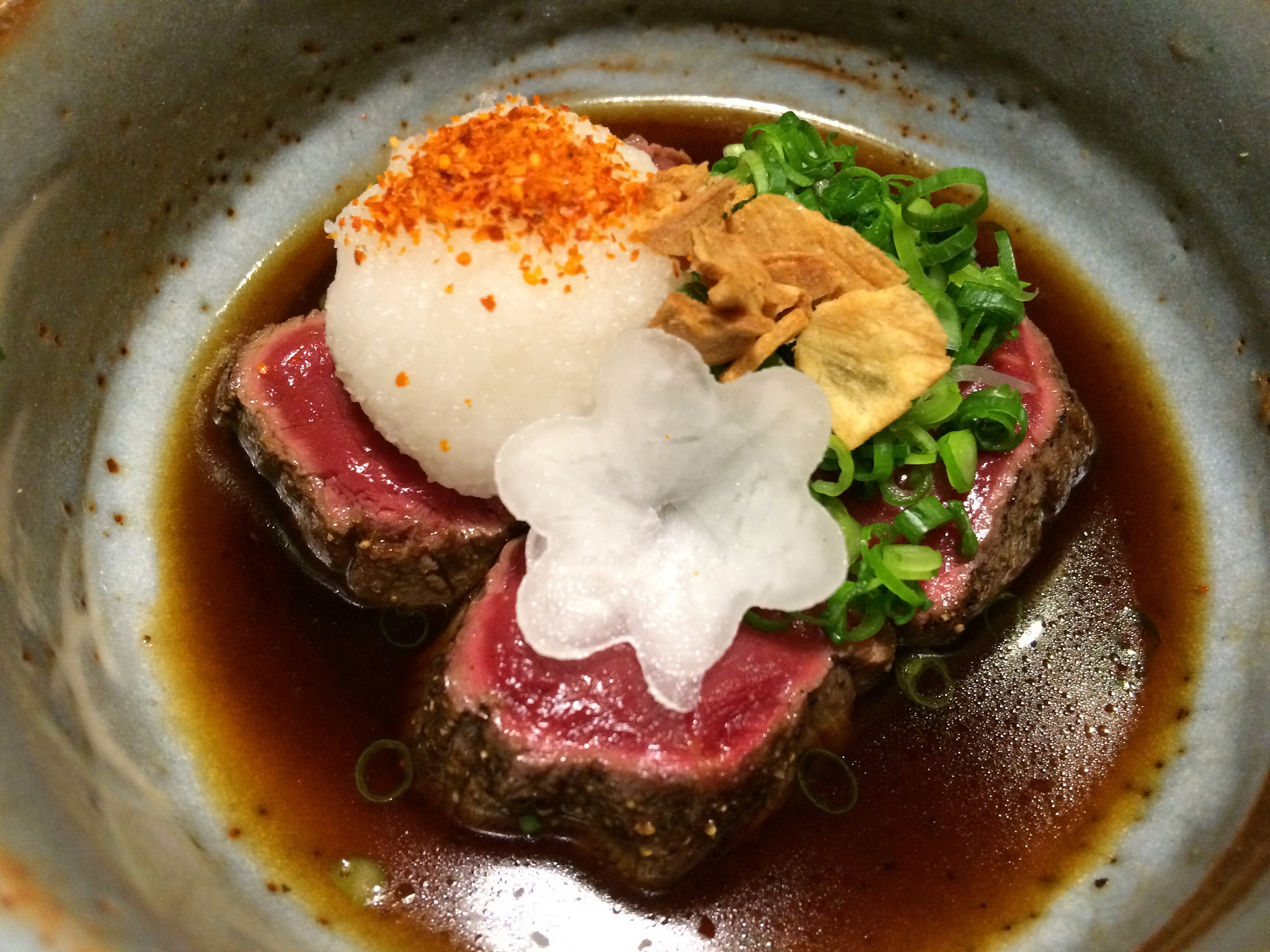 普通の居酒屋と思いきや、落ちついた和個室で厚切りの馬肉と日本酒が楽しめる良店！＠あぶみ邸（五反田）