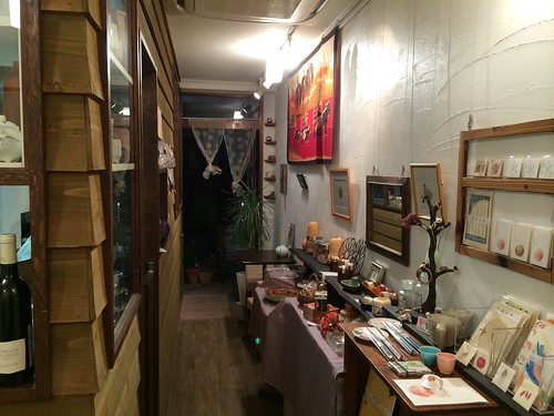 店内は本当に狭いの＠ベーシス エー