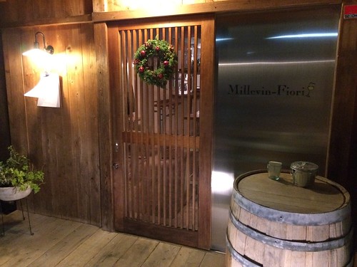 小さなかわいらしい一軒家ワインバー。気軽にグラスで自然派ワインや日本ワインがいただける！＠ミルヴァン フィオーリ（下北沢）