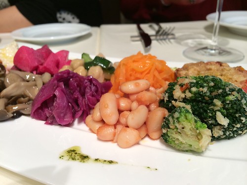野菜の前菜１０種類程の盛り合わせ＠カルネヤサノマンズ