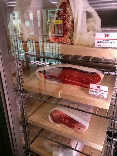 熟成肉のディスプレイ＠カルネヤサノマンズ