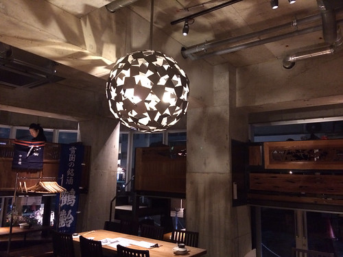 店内のライティングがいい。＠Sake Fun ぞっこん。