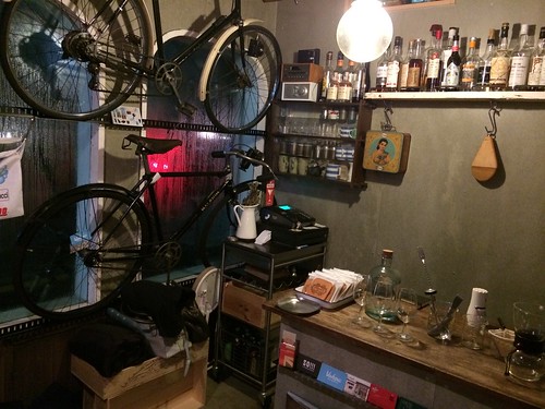店内には自転車が!@サーモンアンドトラウト