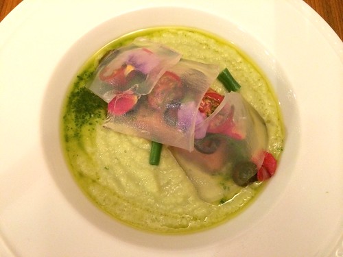 サーモンのミ・キュイとりんごのガスパチョ、昆布だしとレモンのゼリー＠tokiya