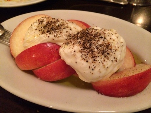 ブッラータと桃＠ルキャバレー