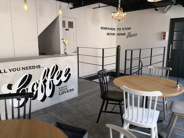 【白金】anea cafe 白金店＠光が差し込むオシャレなリノベカフェ。居心地も使い勝手もいい。