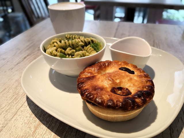 【白金】キウイ キッチン＠英語が飛び交うカフェ。まさに海外にいるような雰囲気。