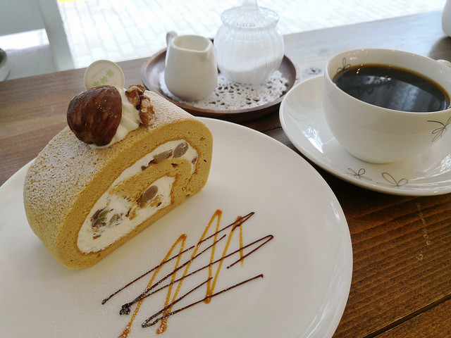 【白金】Patisserie Piece（パティスリーピエス）＠接客が心地よいケーキ屋さん。イートインは２席あります。