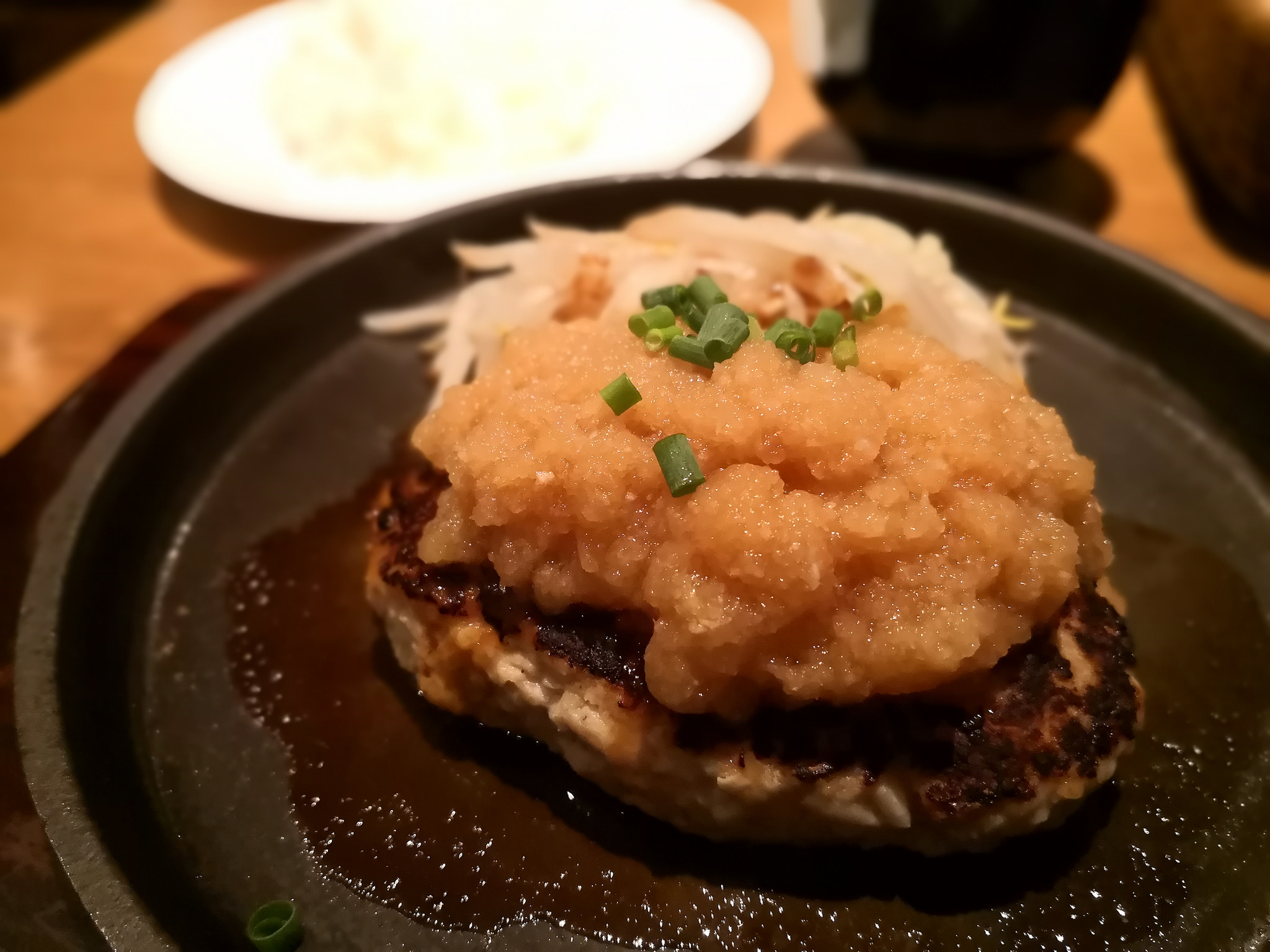【恵比寿】スキレット＠ふわふわ食感の平日限定キャベ豚ハンバーグは780円とお得。