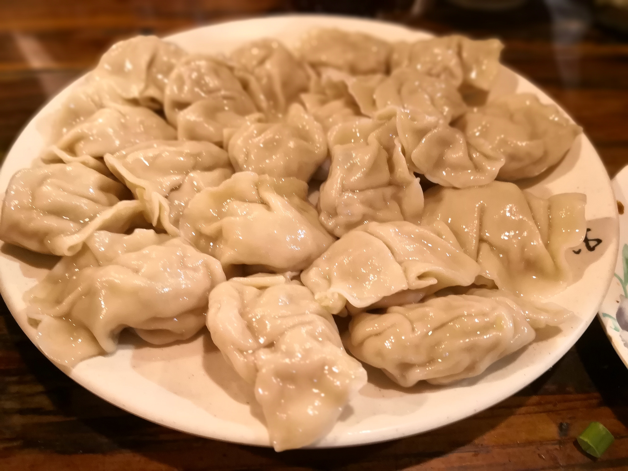 【台湾】龍門客棧餃子館＠地元で行列の絶品水餃子。バラック風の外観に最初はびっくりするかも。