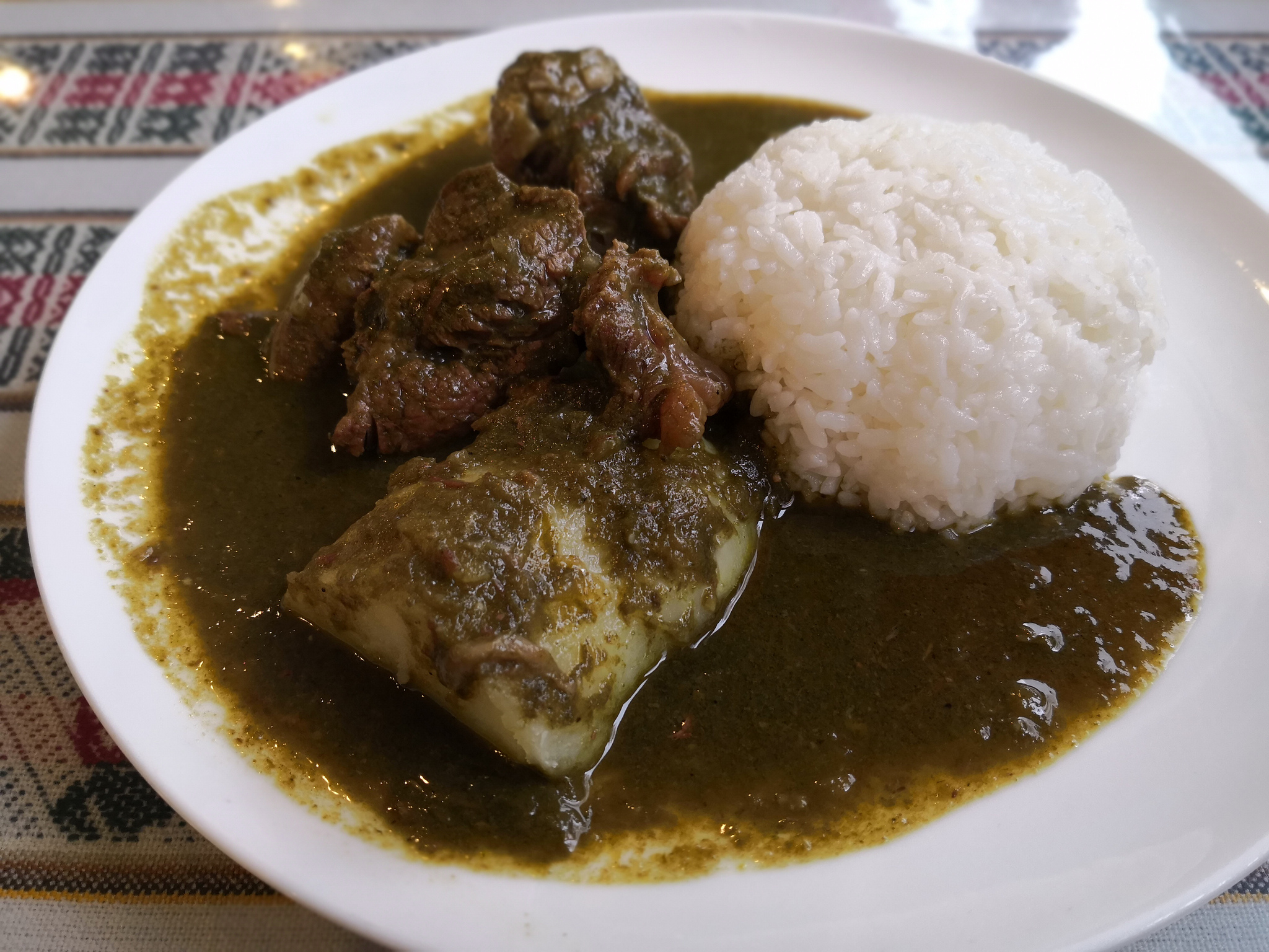 【五反田】アルコ イリス（Arco Iris）＠独特のルーにはパクチーがたっぷり！本格的ペルー料理が楽しめる。