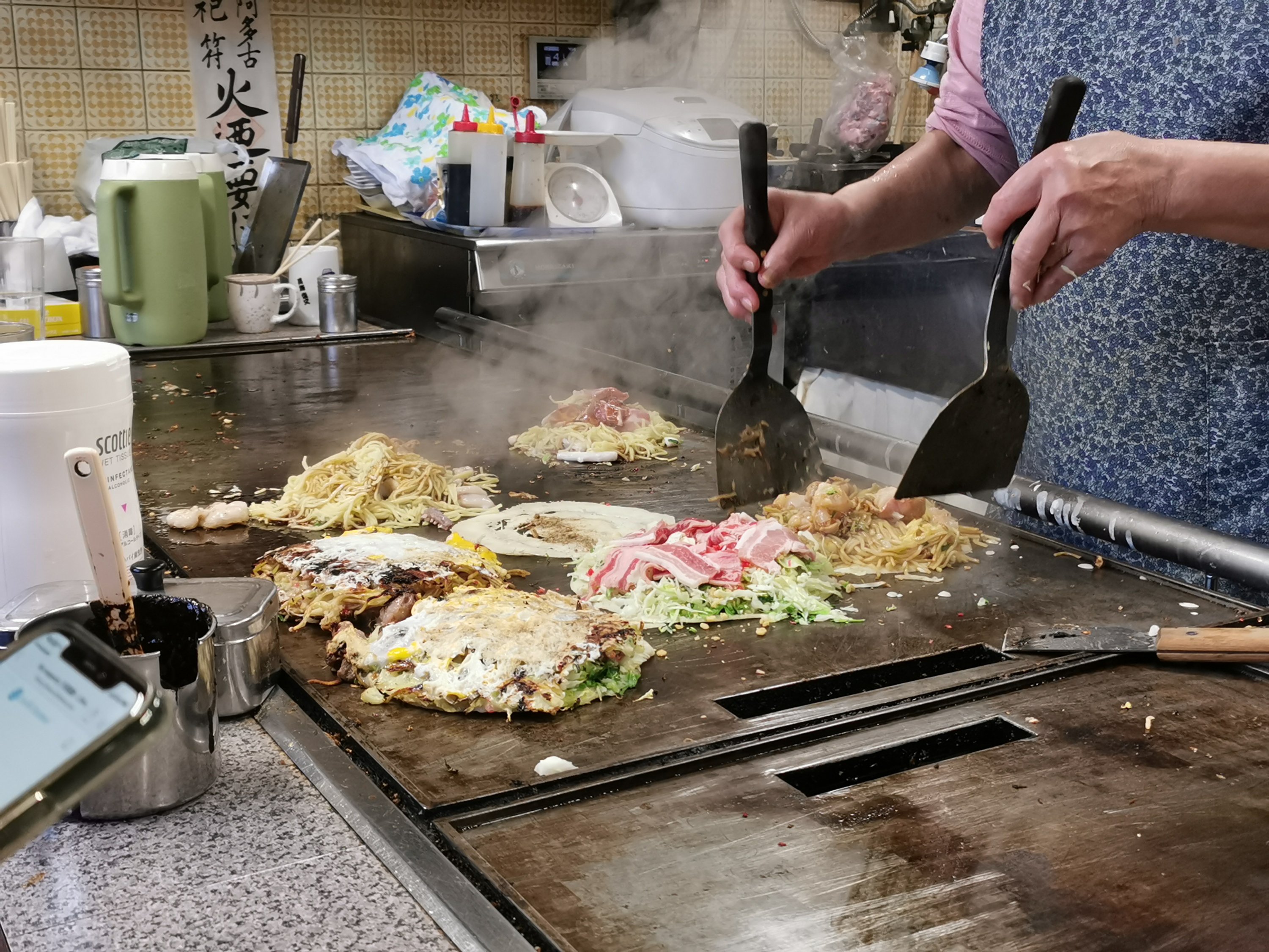 【京都・七条】お好み焼き吉野＠名物お母さんが焼く、懐かしいお好み焼き。