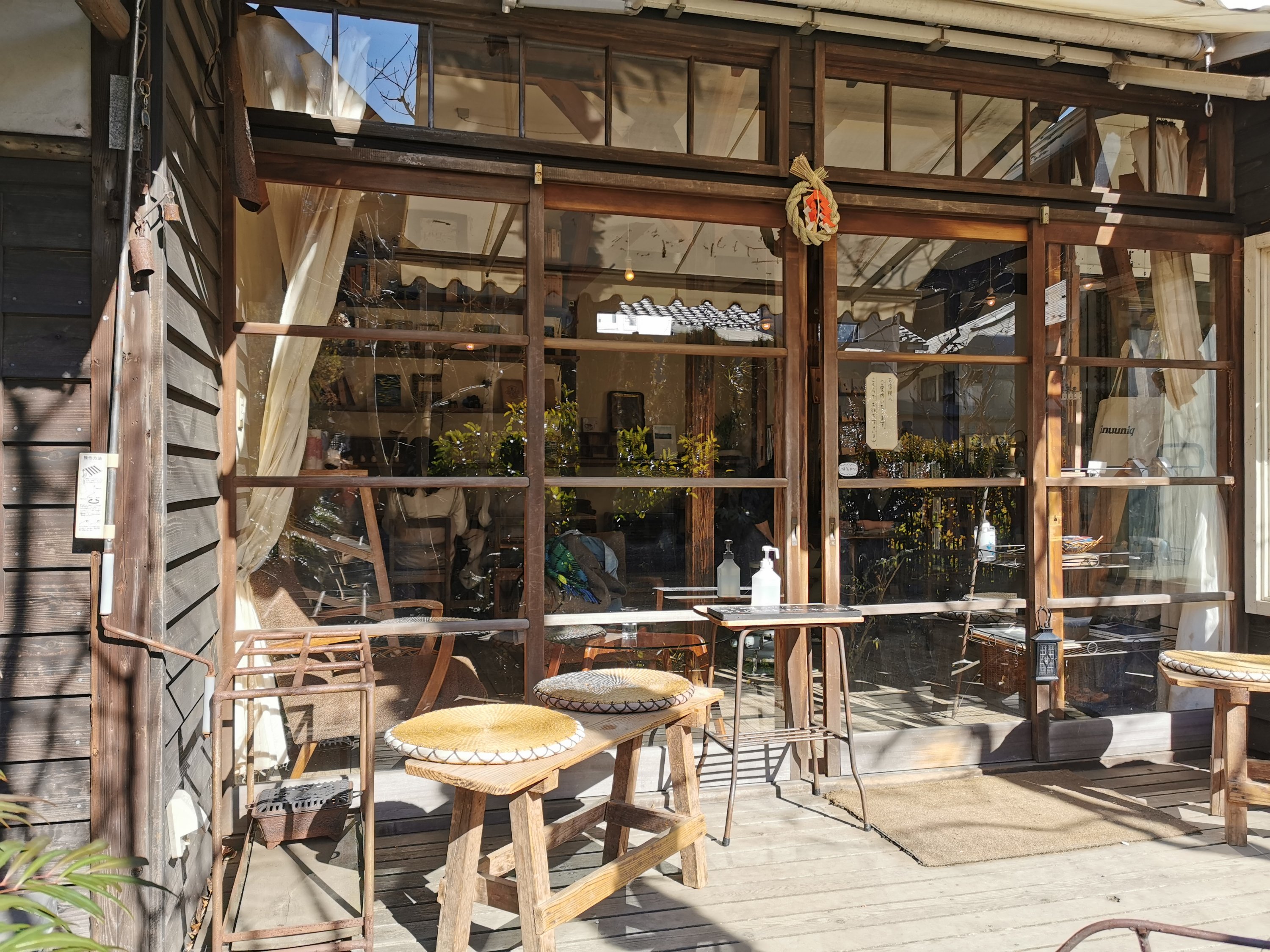 【北鎌倉】喫茶ミンカ ＠北欧を思わせるインテリアと木のぬくもり。木漏れ日が心地良いカフェ。