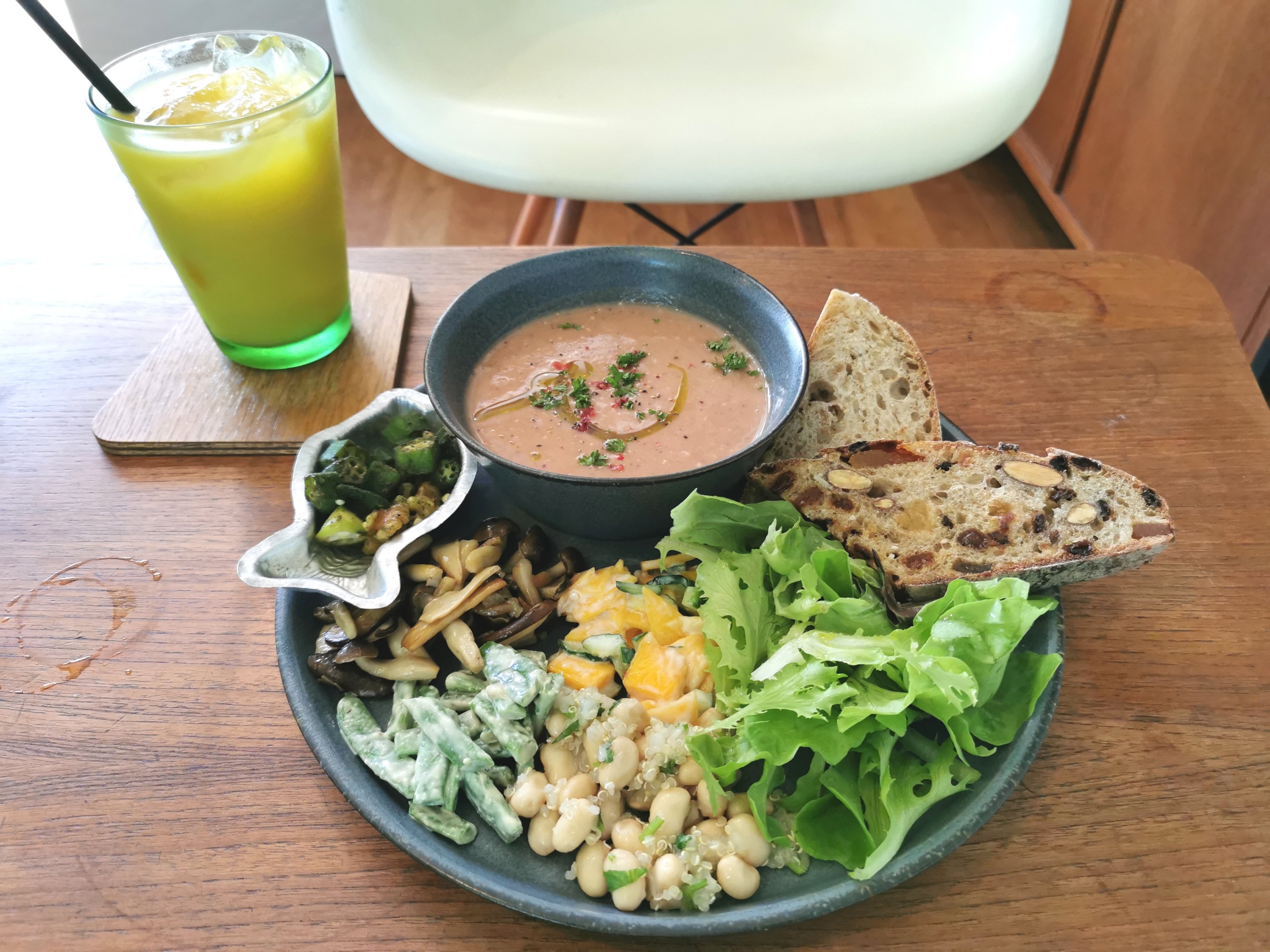 【鎌倉】テールベルト＠カノムパン併設のカフェ。本と雑貨に囲まれた空間でヴィーガンランチ。