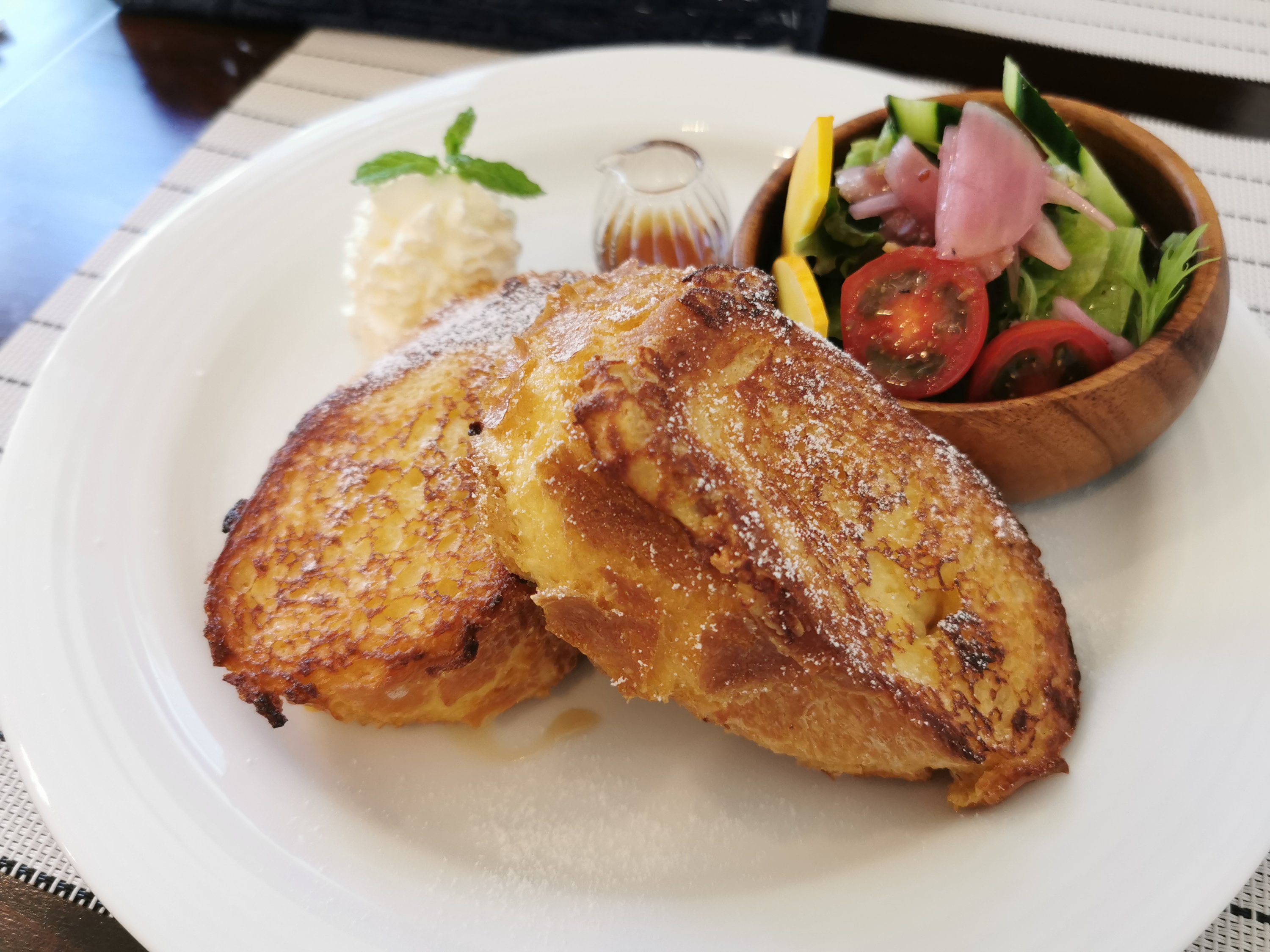 【軽井沢】カフェ メリッジャーレ ＠小鳥やリスもやってくる！森の中の可愛らしいカフェのモーニング。