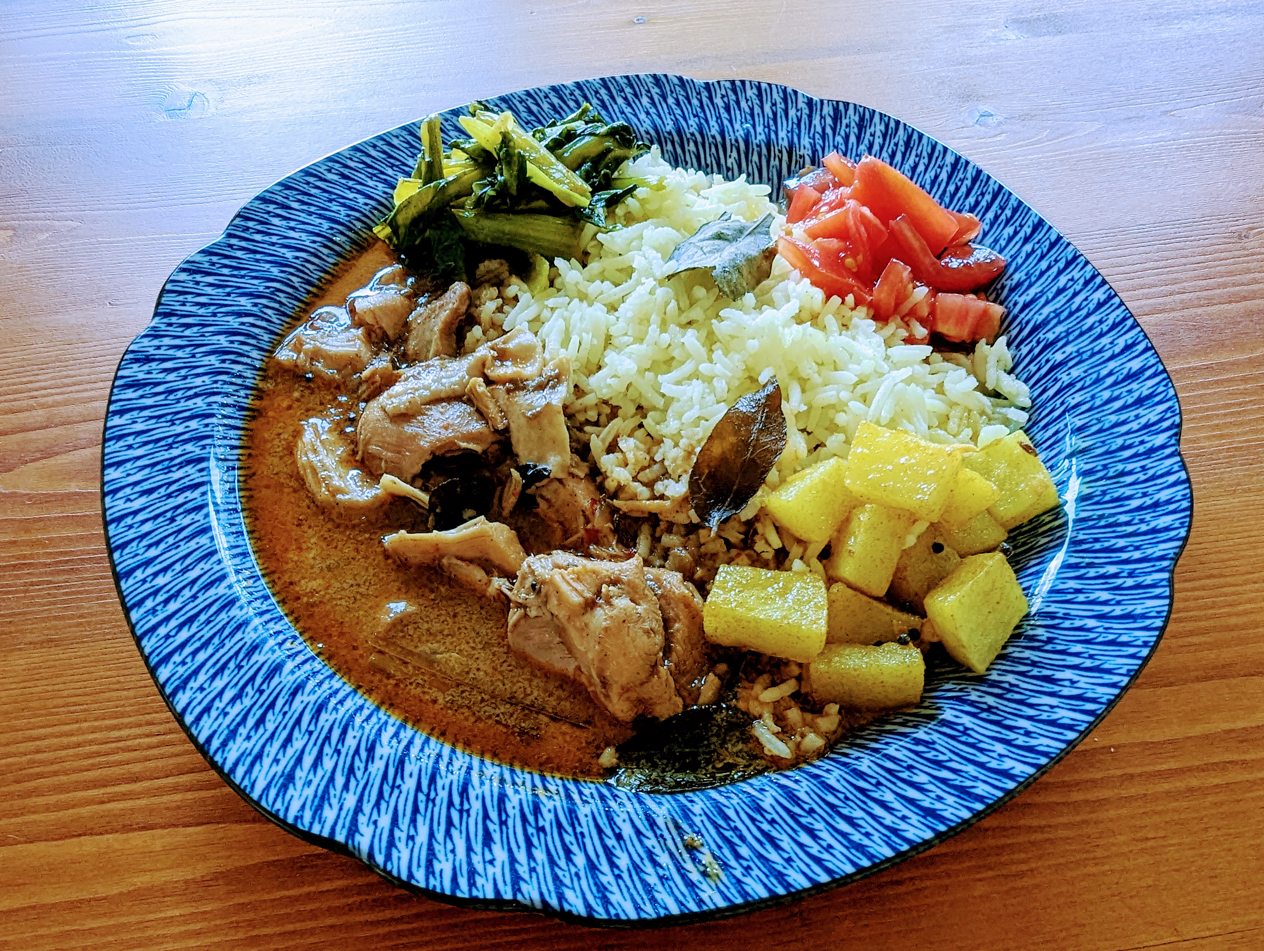 【お取り寄せ】LaLaカレー デビルチキン＠レトルトで本格派スリランカカレー。付け合わせを追加してお店風に。